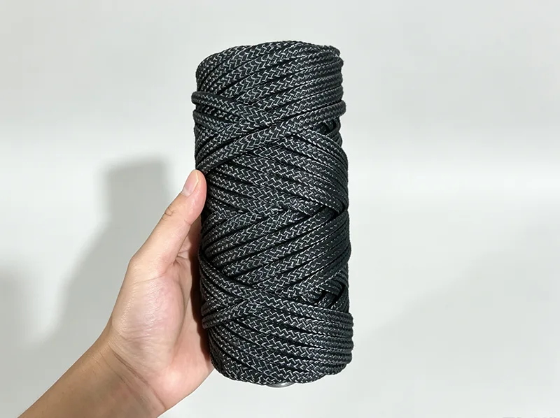 Nylon tau